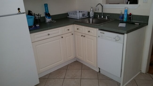 Building Photo - 414 E Park Ave