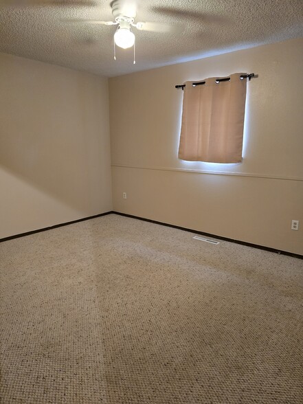 Building Photo - 403 Greenway Dr