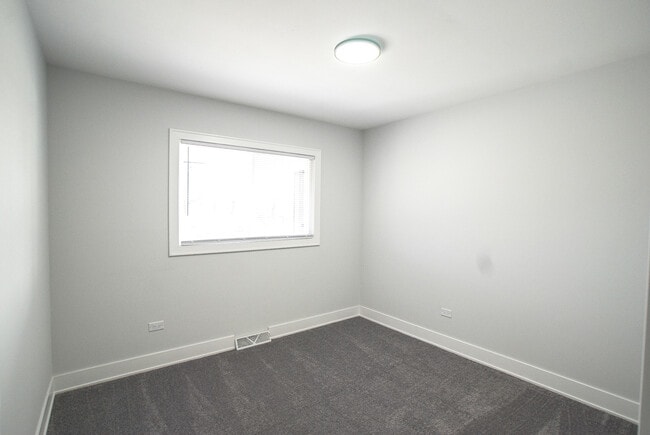 Building Photo - 1034 Forest Ln