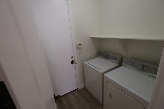 Building Photo - Remodeled 4 Bed 2 Bath Home.