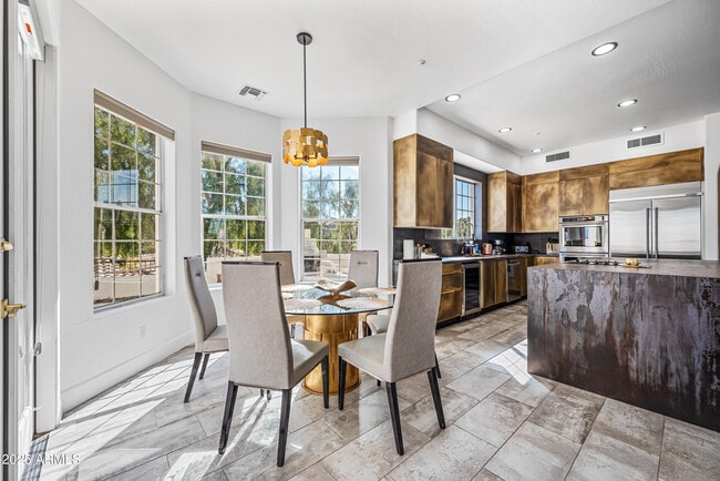 Building Photo - 15831 E Thistle Dr