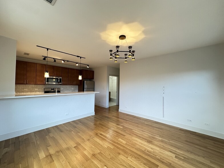 Building Photo - 2740 N Spaulding Ave