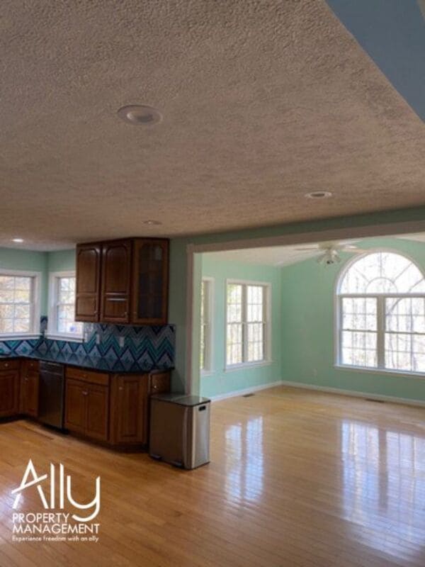 Building Photo - 35 Hardwood Rd