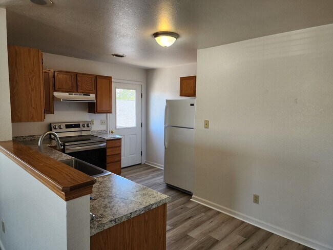 Building Photo - 110 N 11th Ave