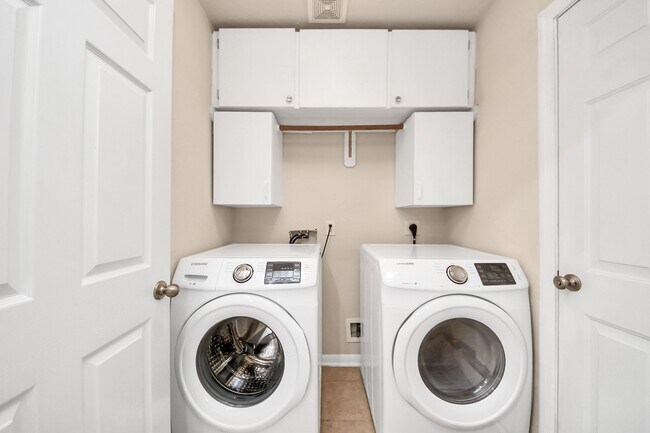 Building Photo - 7730 Trail Hollow