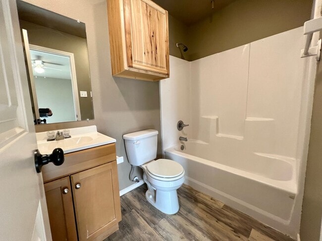 Building Photo - Cozy 3 Bedroom Home