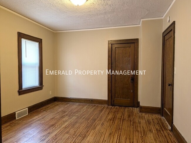 Building Photo - 116 Regan St