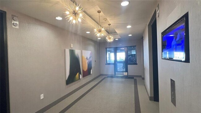 Building Photo - 250 Pharr Rd NE