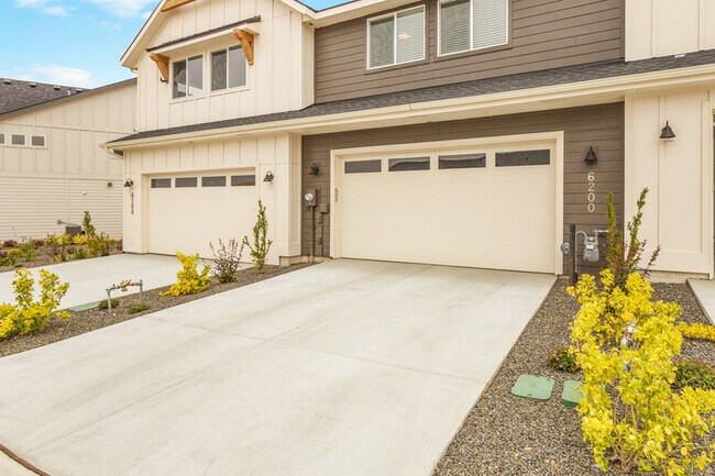 Building Photo - 6200 N Holly Spgs Ln