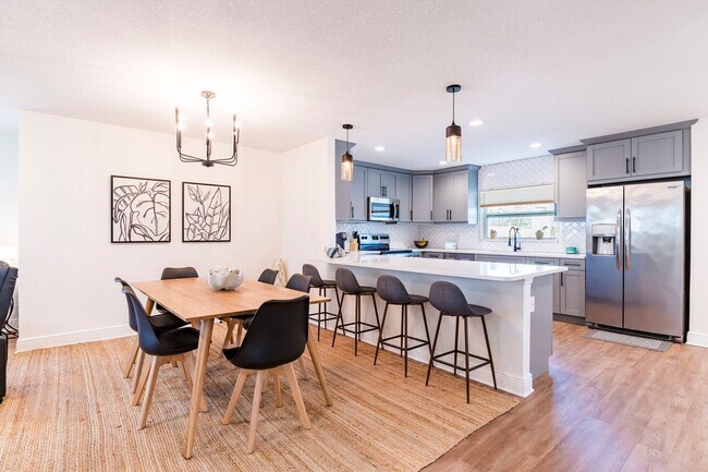 Building Photo - Fully Furnished + Utilities Included Beach...