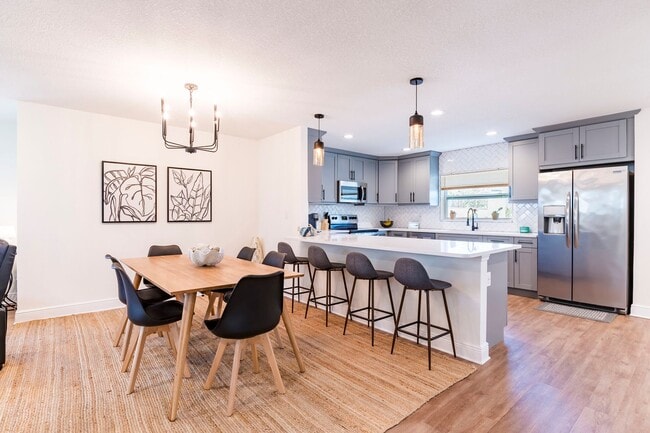 Building Photo - Your Perfect Seasonal or Long Term Rental Awaits!