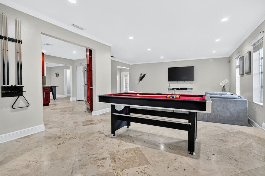 Building Photo - 2423 NE 202nd St