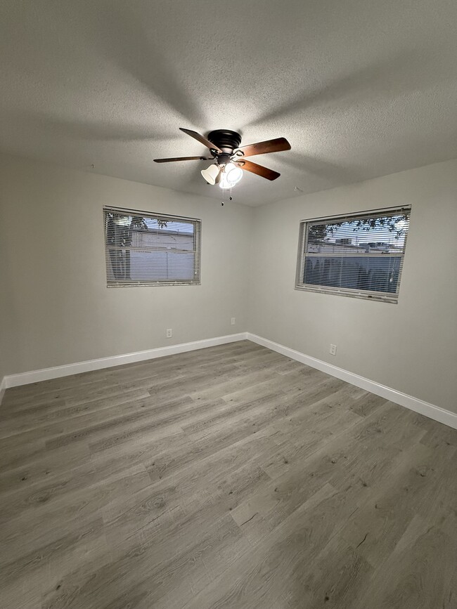 Building Photo - 1481 Barry St