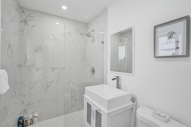 Building Photo - 2114 N 42nd Ave