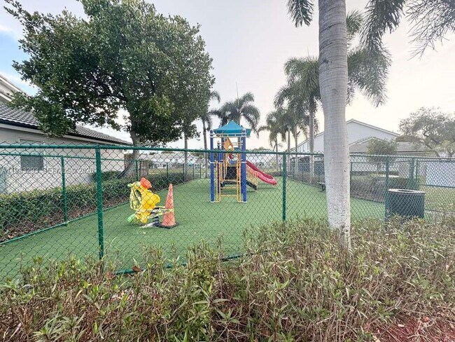 Building Photo - 14051 SW 120th Ct