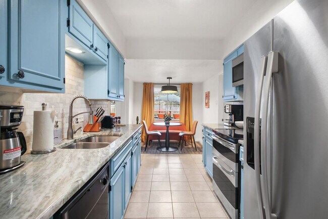 Building Photo - 5410 King Richard St