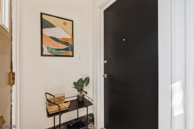 Building Photo - 41 Poe Ave