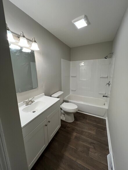 Building Photo - 837 Crawford St