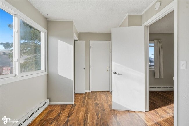 Building Photo - Charming 2BD/1BA Condo