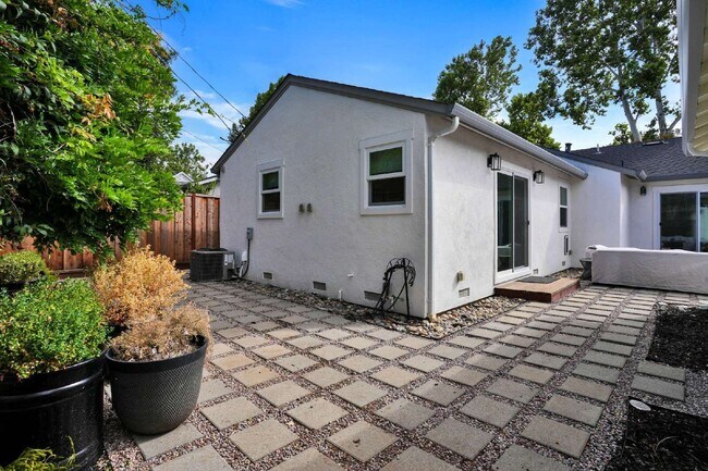 Building Photo - 1835 Ellen Ave