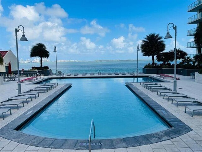 Building Photo - 1155 Brickell Bay Dr