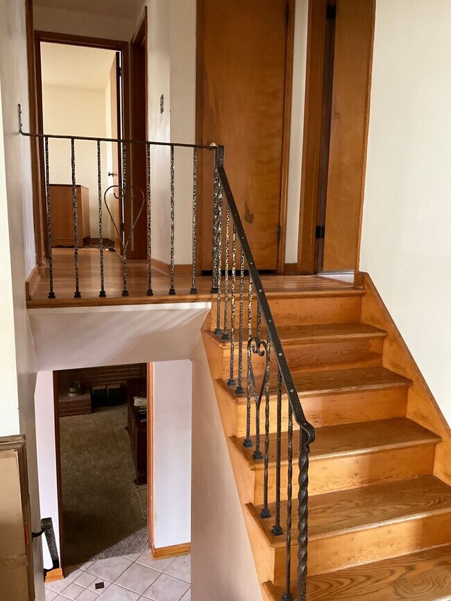 Building Photo - Private Split-Level 3bed 1.5 bath Retreat ...