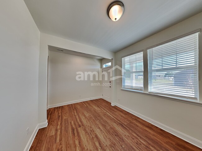 Building Photo - 144 Larragan Dr