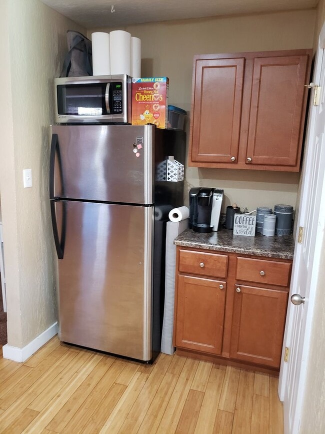 Building Photo - Stylish & Spacious 3-Bedroom Home with Off...