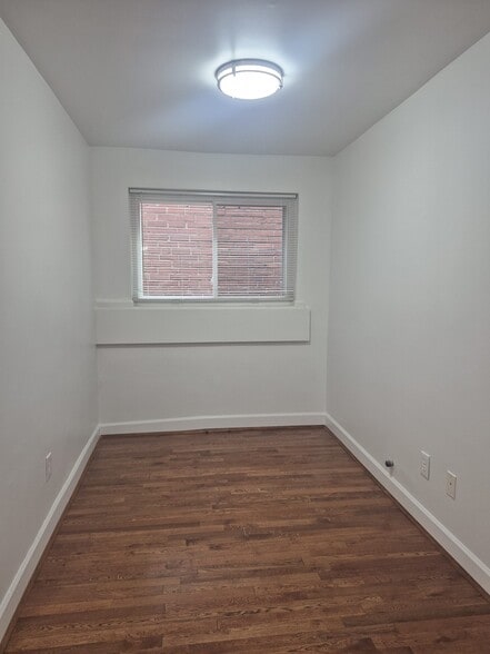 Building Photo - 2063 Beechmont Ave