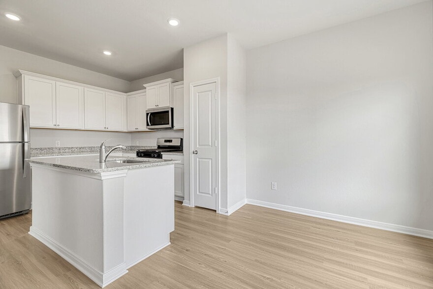 Building Photo - 405 Sunny Highlands Dr