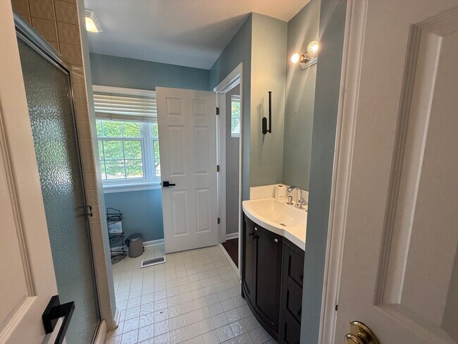 Building Photo - 230 Woodstone Cir