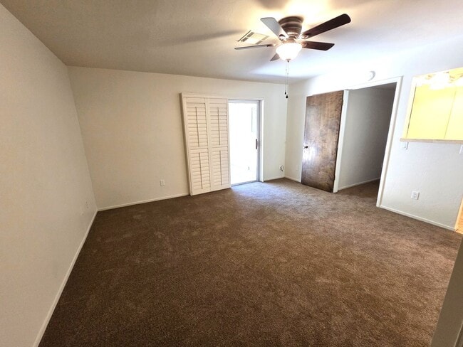 Building Photo - Immaculate 5 Bedroom 2.5 Bath Home Near Visalia Country Club