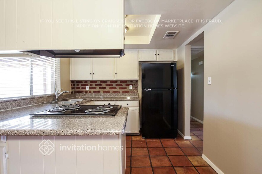 Building Photo - 8401 W Turney Ave
