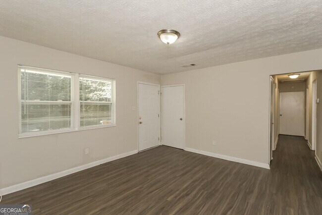 Building Photo - 599 Plainville Dr SW