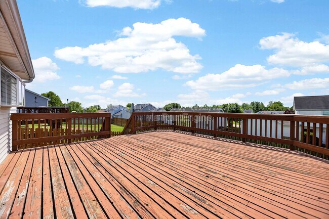 Building Photo - 166 Royallprairie Ln