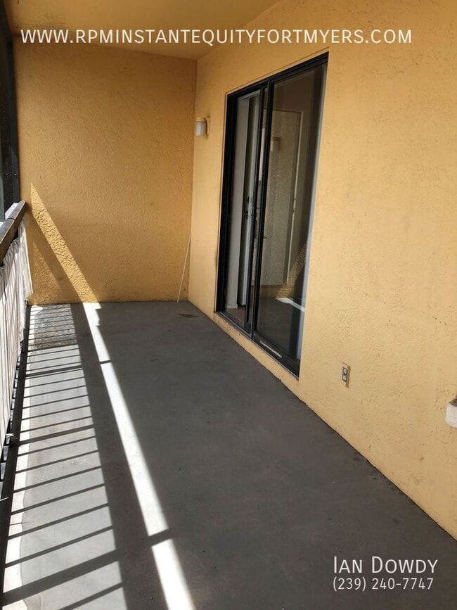 Building Photo - 5323 Summerlin Rd