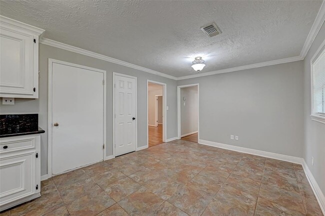 Building Photo - 718 Hohl St