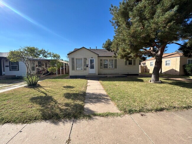 Primary Photo - 2211 26th St