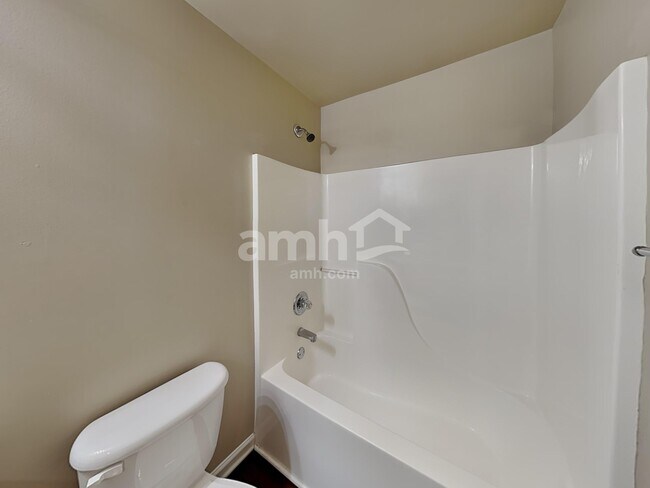 Building Photo - 1038 Vanguard Dr