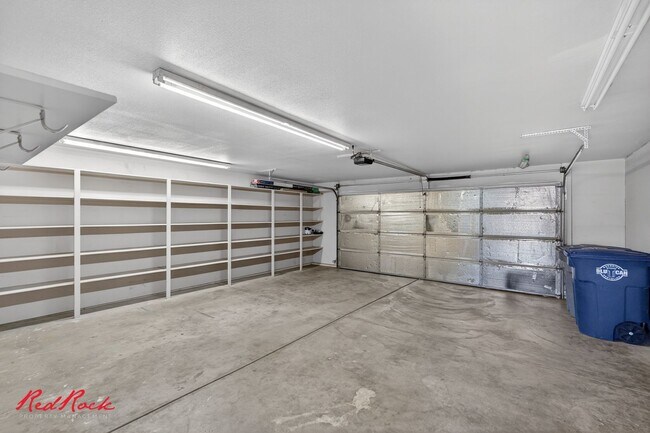 Building Photo - Conveniently Located 3 Bedroom Townhome