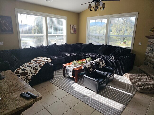Building Photo - 46347 Opah Dr