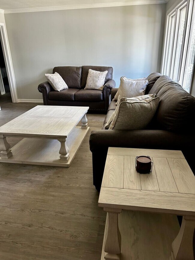 Building Photo - 1903 Azalea Dr