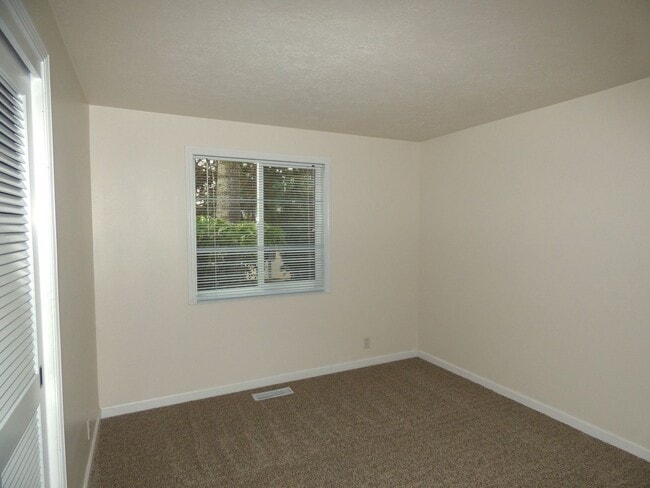 Building Photo - 3 bed 2 bath Home in North Salem