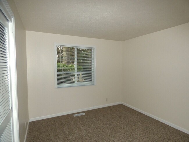 Building Photo - Rent Special: 1/2 Off April's Rent!! 3 bed 2 bath Home in North Salem