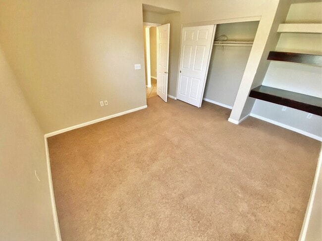 Building Photo - Gorgeous Summerlin 2 Bedroom, 2 Bathroom C...