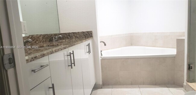 Building Photo - 1830 Radius Dr