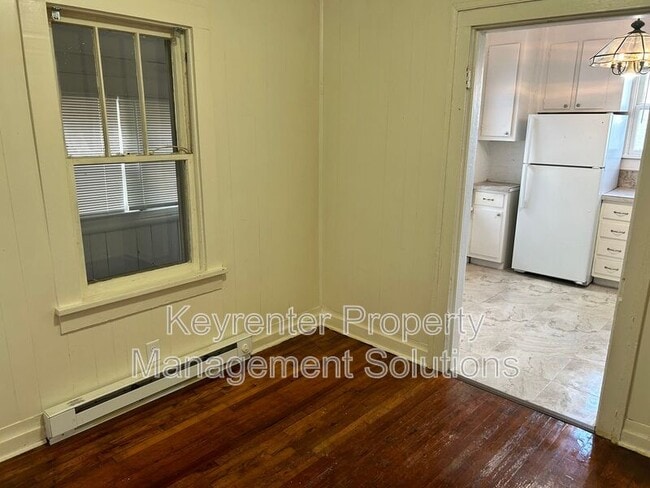 Building Photo - 1014 Hall St