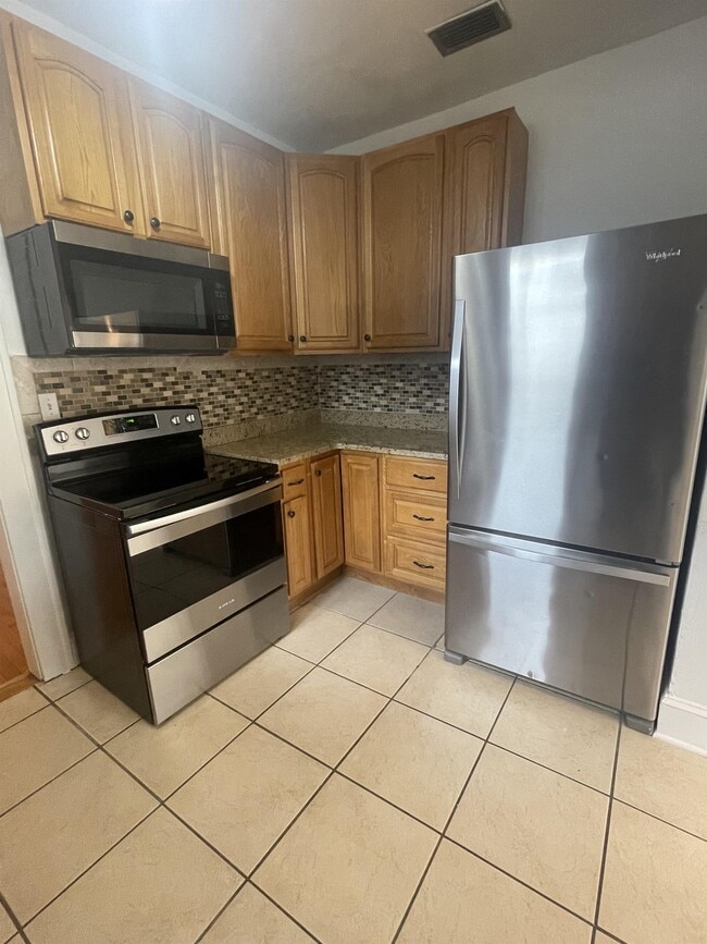 Building Photo - 2501 Oberlin Ave