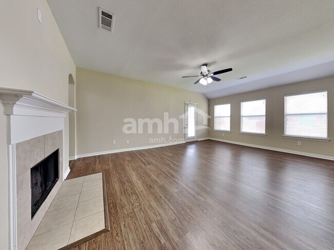 Building Photo - 245 Brookdale Dr