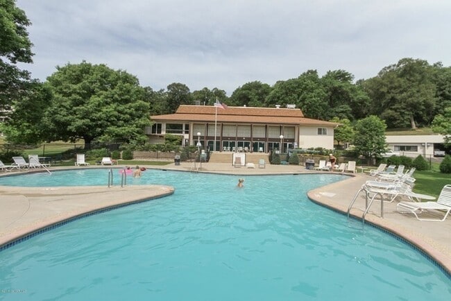 Building Photo - Enjoy the amazing Valhalla amenities witho...